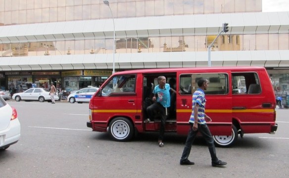 140-minibus-taxi-800x494